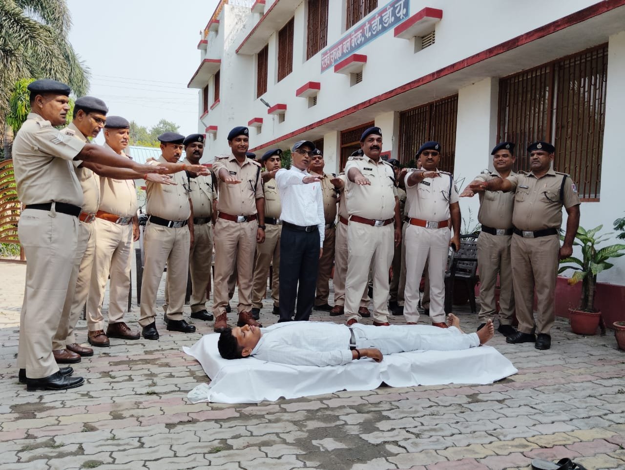 न्यू लोको बैरक प्रांगण में RPF जवानों को CPR का दिया प्रशिक्षण