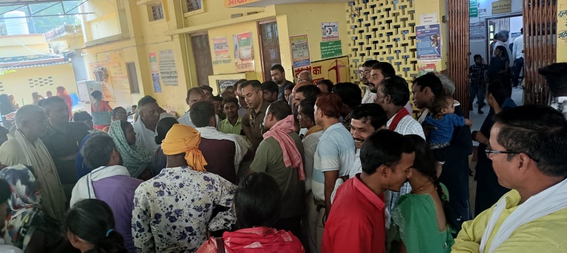 नसबंदी के मोर्चे पर पति का हंगामा, ऑपरेशन थिएटर बना “ड्रामा थिएटर” पूरी खबर पढ़ कर आप भी हो जायेंगे हैरान