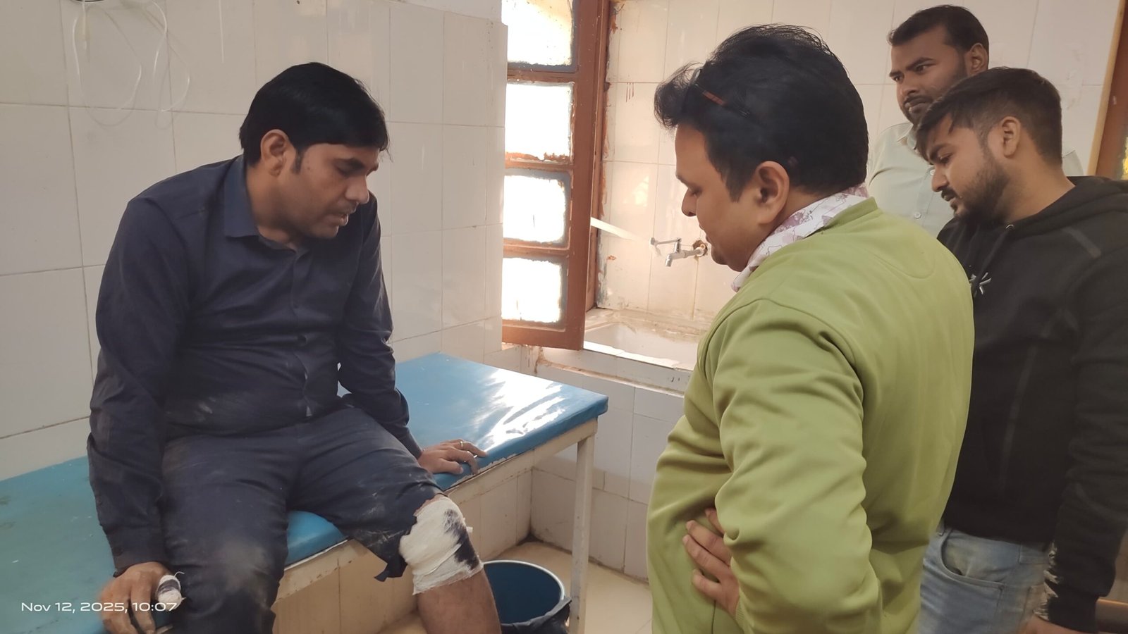 सड़क हादसे में स्कूटी सवार शिक्षक हुए घायल, चंदौली से शहाबगंज लौटते समय हुआ हादसा