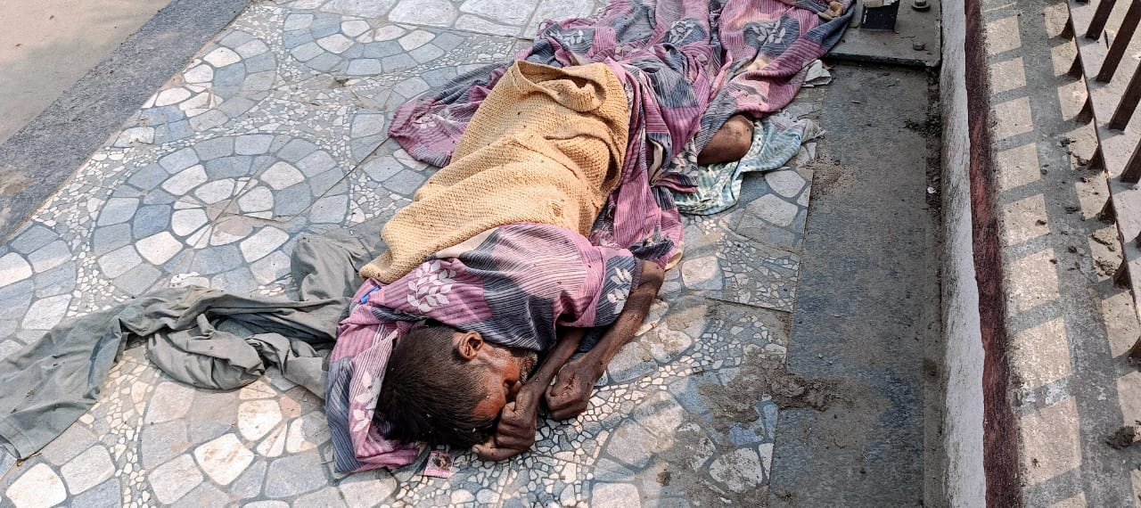 पीडीडीयू रेलवे सर्कुलेटिंग परिसर में मिला अज्ञात वृद्ध का शव, पहचान में जुटी जीआरपी