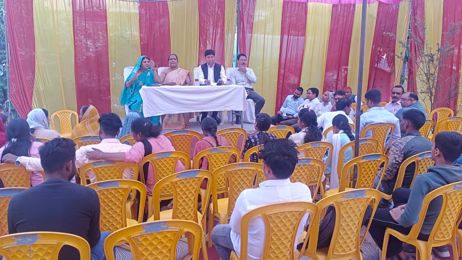 कैलाशपुरी में लगा जनचौपाल, ईओ और चेयरमैन ने सुनी जनता की समस्याएं— सफाई, पेयजल और प्रकाश व्यवस्था पर दिया त्वरित निस्तारण का निर्देश