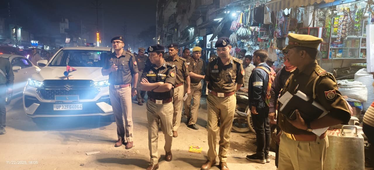 दवा कारोबारी हत्याकांड: ADG वाराणसी पीयूष मोडिया ने आला अधिकारियों संग किया घटना स्थल का निरीक्षण