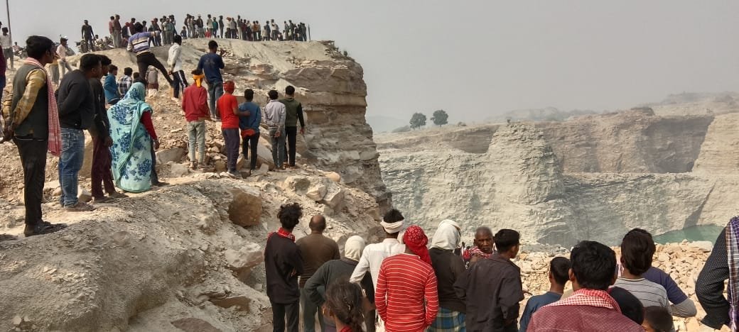 मिर्जापुर के अहरौरा में हादसा: चंदौली के मजदूर की मौत, पूर्व जिला अध्यक्ष का बताया जा रहा है खदान
