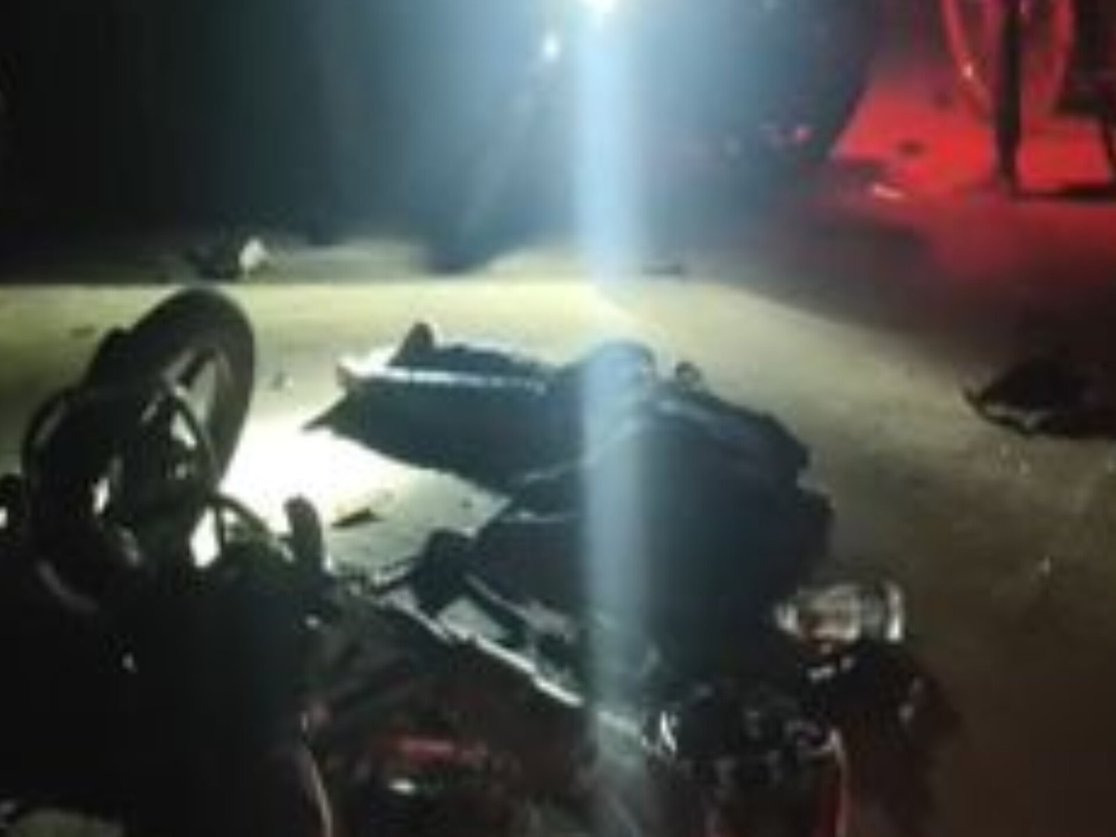 चंदौली में हादसों का हाईवे: अज्ञात वाहन की टक्कर से बाइक सवार पति की मौत: पत्नी हुई गंभीर रूप से घायल, जिला अस्पताल के समीप हाईवे पर हुआ हादसा