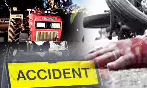 सड़क दुर्घटना में घायल बाइक सवार युवक की ट्रामा सेंटर में मौत, ट्रैक्टर चालक के खिलाफ मुकदमा दर्ज कर जांच में जुटी पुलिस