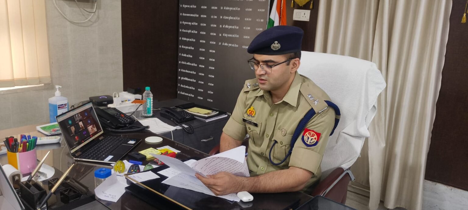 Chandauli News: पुलिस कप्तान आदित्य लांघे ने चलाई ‘तबादला एक्सप्रेस’, पुलिस लाइन में पड़े 19 उप-निरीक्षक को भेजा थाने, मुगलसराय कोतवाली को सशक्त बनाने के लिए दो दरोगाओं मिली तैनाती
