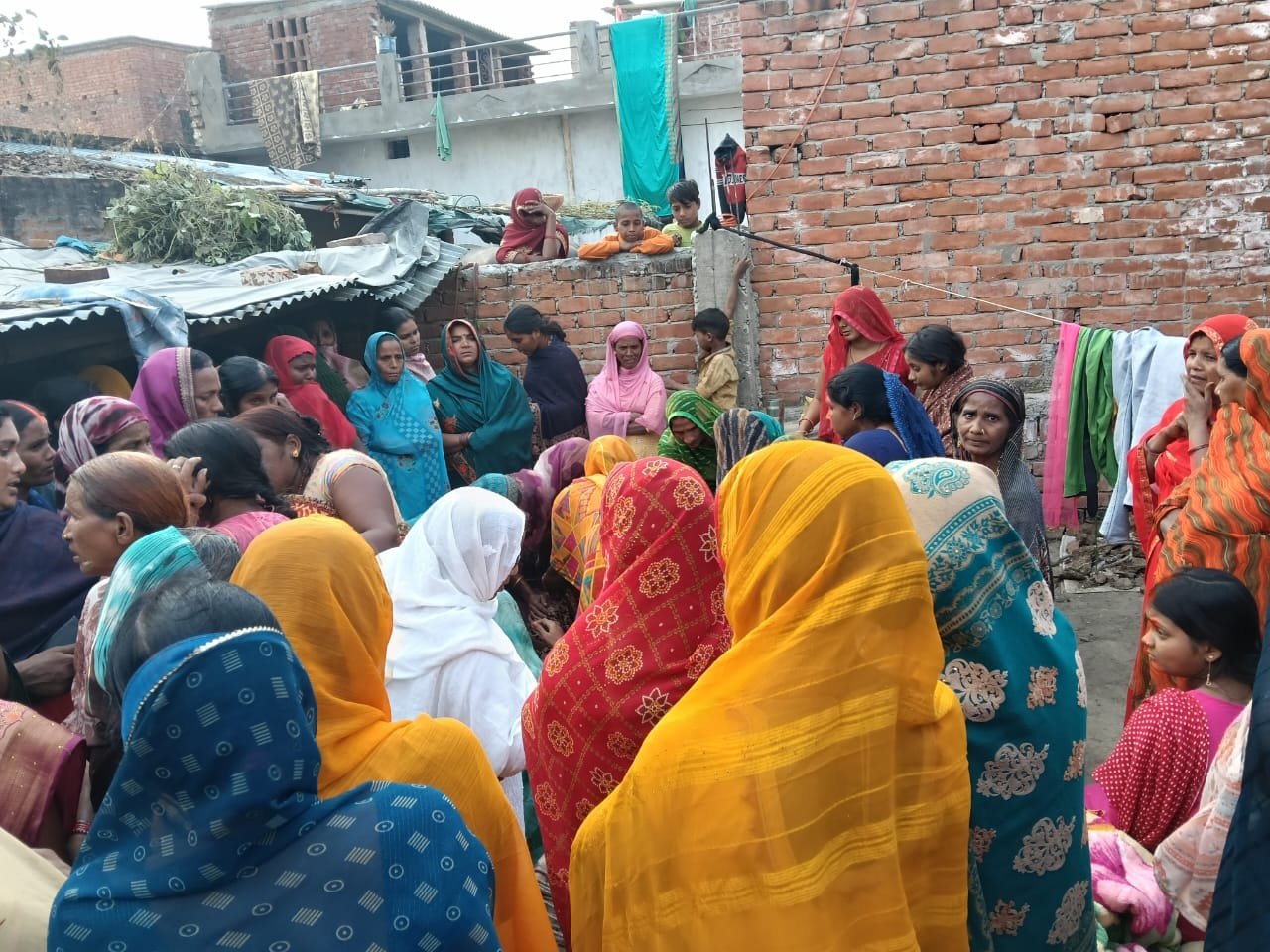 सड़क दुर्घटना में मोटरसाइकिल सवार युवक की मौत, दुसरे की हालत गंभीर, चहनिया जाते समय हुआ हादसा