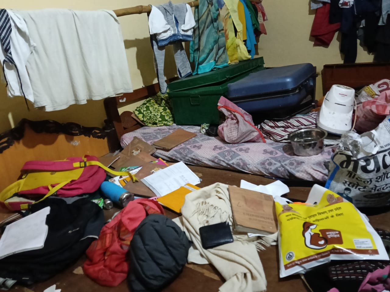 बलुआ इलाके में चोरी की वारदात: छत से घुसे चोर, लाखों के सोने-चांदी व नकदी ले उड़े, पुलिस जांच में जुटी