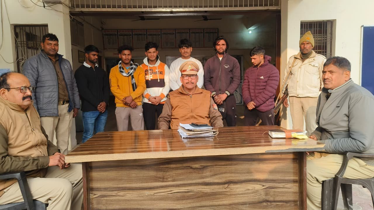 नए साल पर रील व स्टंट बनाने वाले हो जाएं सावधान: चंदौली पुलिस कर रही इलाज, रिंग रोड पर तेज रफ्तार ट्रकों को दिखा रहे थे खतरनाक स्टंट, मुगलसराय कोतवाली पुलिस ने शांति भंग की कार्रवाई