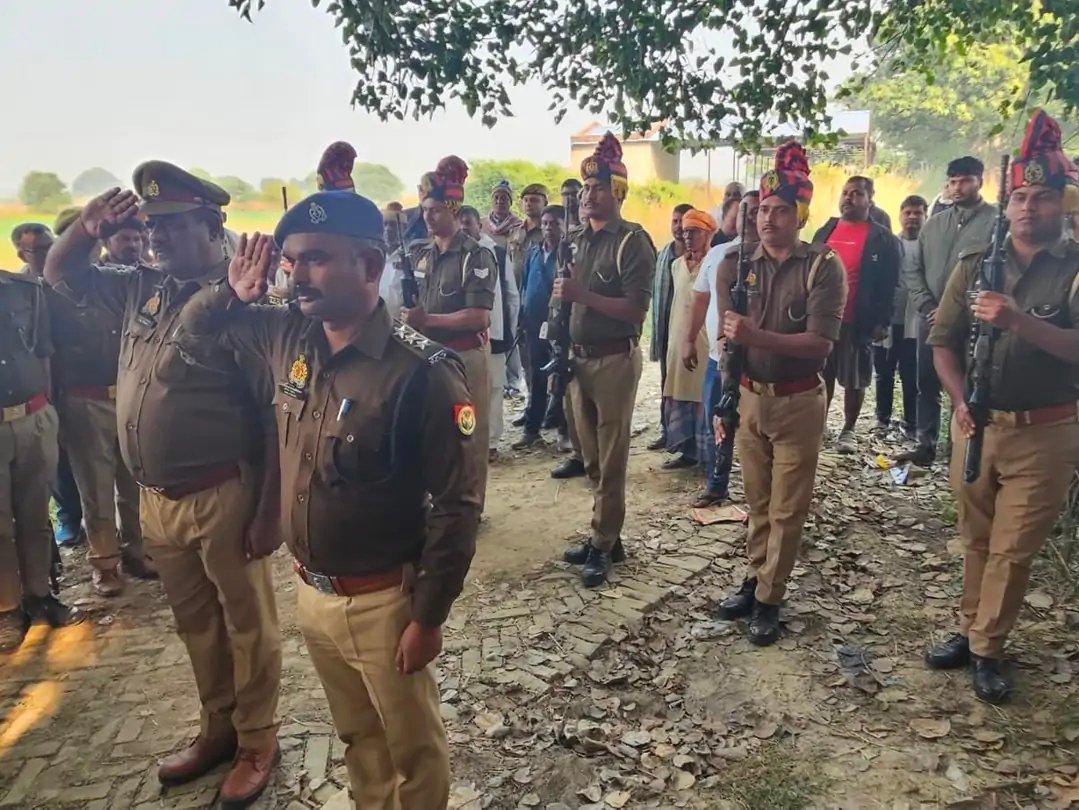 Ghazipur News : राजकीय सम्मान के साथ हुआ दारोगा का अंतिम संस्कारः गाज़ीपुर में पुलिस अधिकारियों ने दी सलामी, बहराइच सड़क हादसे में SI की हुई थी मौत