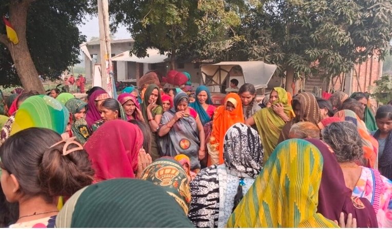 Chandauli News : ट्रैक्टर के धक्के से साइकिल सवार किशोर की मौतः साइकिल से सामान लेने बाजार जा रहा था लक्की, परिजनों में मचा कोहराम