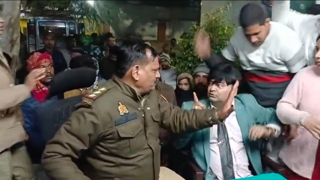 चंदौली सदर कोतवाली में अस्पताल संचालक सहित 13 नामजद, पत्रकार सहित 150 अज्ञात पर गंभीर धाराओं में मुकदमा दर्ज, दो दिन पहले कोतवाली में जमकर हुआ था हंगामा- लगे थे पुलिस मुर्दाबाद के नारे