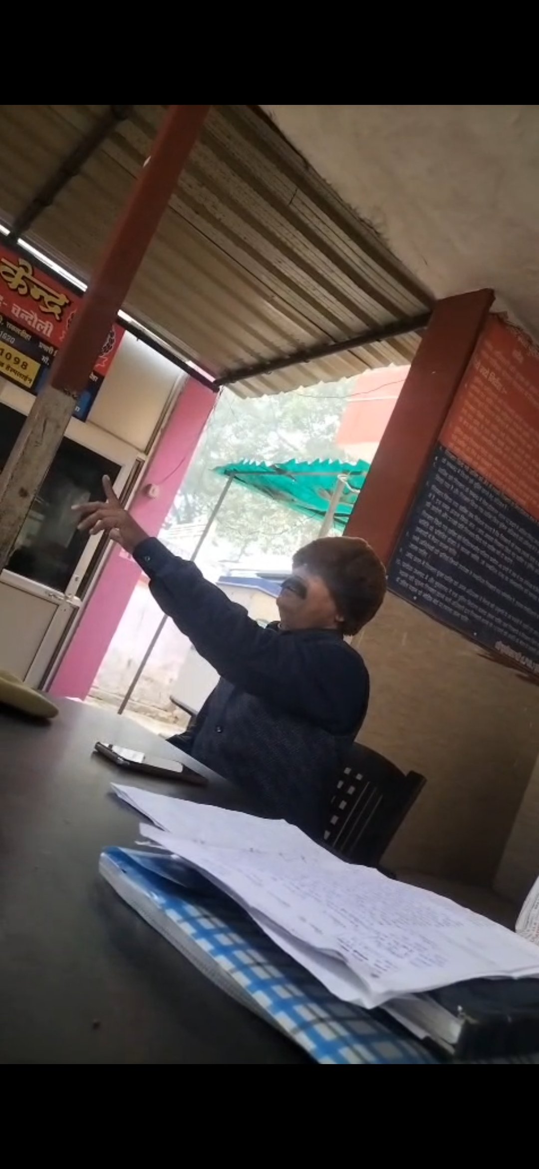 चंदौली में गालीबाज़ दरोगा के खिलाफ बैठी जांच: सीओ सकलडीहा को सौंपी गई जांच, दारोगा के गाली देने का वीडियो आज सोशल मीडिया पर हुआ था वायरल