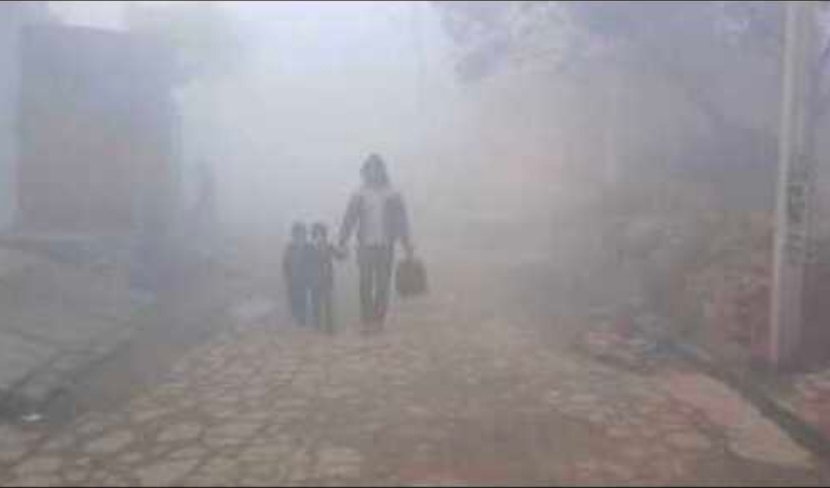 चंदौली में आज कड़ाके की ठंड, अगले दो दिनों में अभी और गिरेगा पारा, DM साहब… ठंड में बच्चे ठिठुरते हुए ही स्कूल जा रहे, कुछ कीजिए