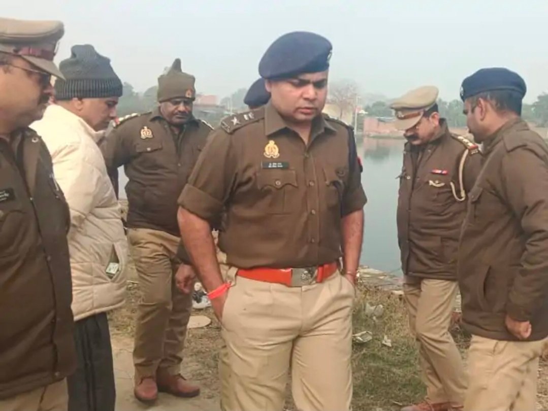 गाजीपुर के गहमर खूनी संघर्ष: एक की मौत, दो युवक लापता, हाईवे पर शव रखकर परिजनों ने किया जाम, मौके पर पहुंचे एसपी, लापता दोनों युवक की तलाश जारी