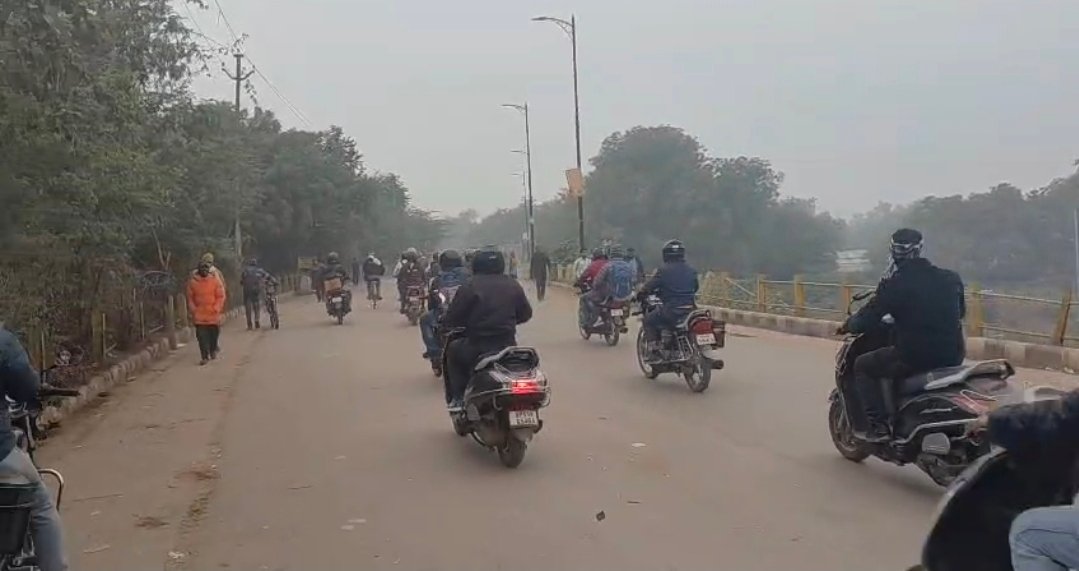 राहत भरी खबर: राजघाट पुल की मरम्मत पर ब्रेक, रेलवे की अनुमति न मिलने से रुका काम, हटा दिया गया प्रतिबंध, आज से खुल गया मालवीय ब्रिज