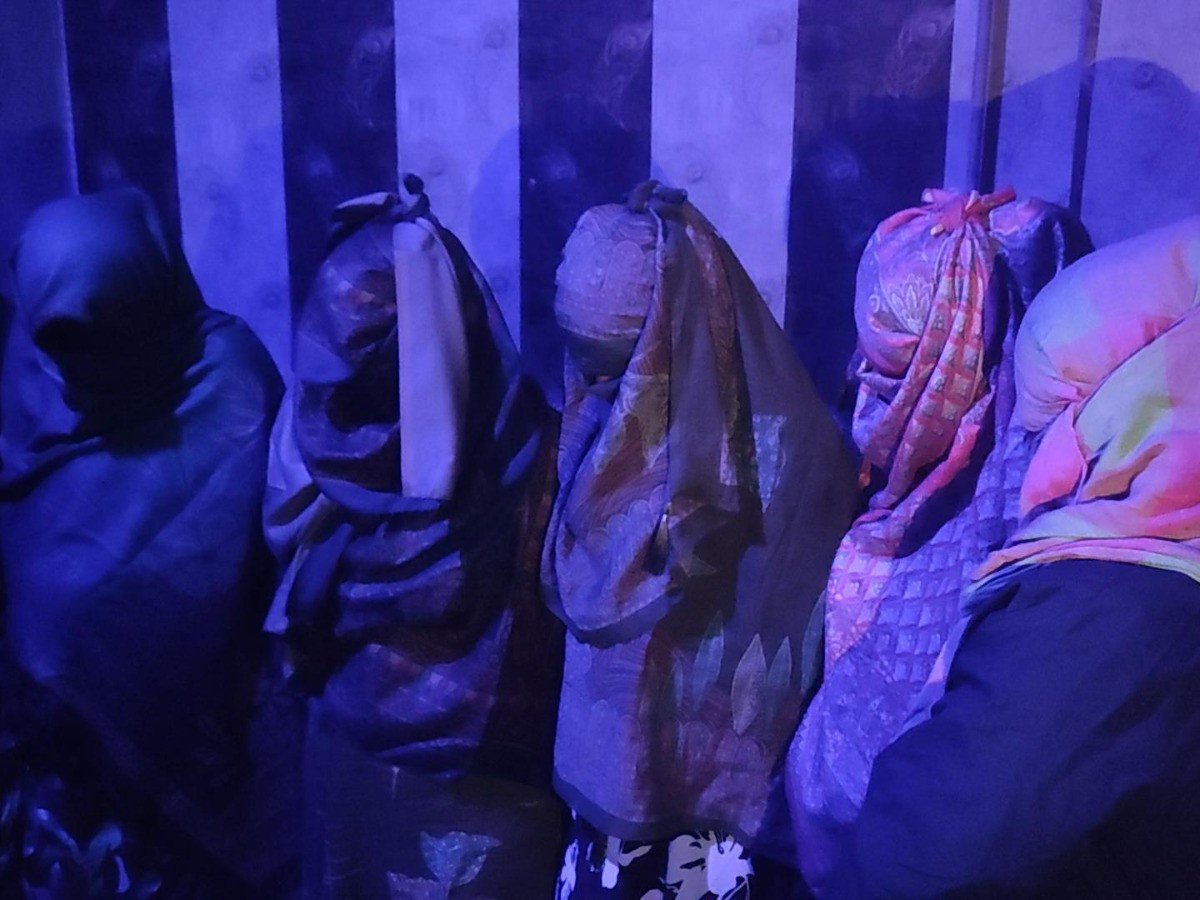 वाराणसी में पूर्व मेयर प्रत्याशी के फ्लैट में चल रहा था देह व्यापार, SOG-2 ने मारा छापा: सिगरा में दो स्पा सेंटरों पर एक साथ हुई कार्रवाई में 13 गिरफ्तार, फ्लैट मालिक का नाम जानकर आप भी रह जायेंगे हैरान…