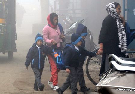 Chandauli School Closed: बढ़ती ठंड के चलते चंदौली के स्कूलों में 5 जनवरी तक छुट्टी, DM ने जारी किया आदेश