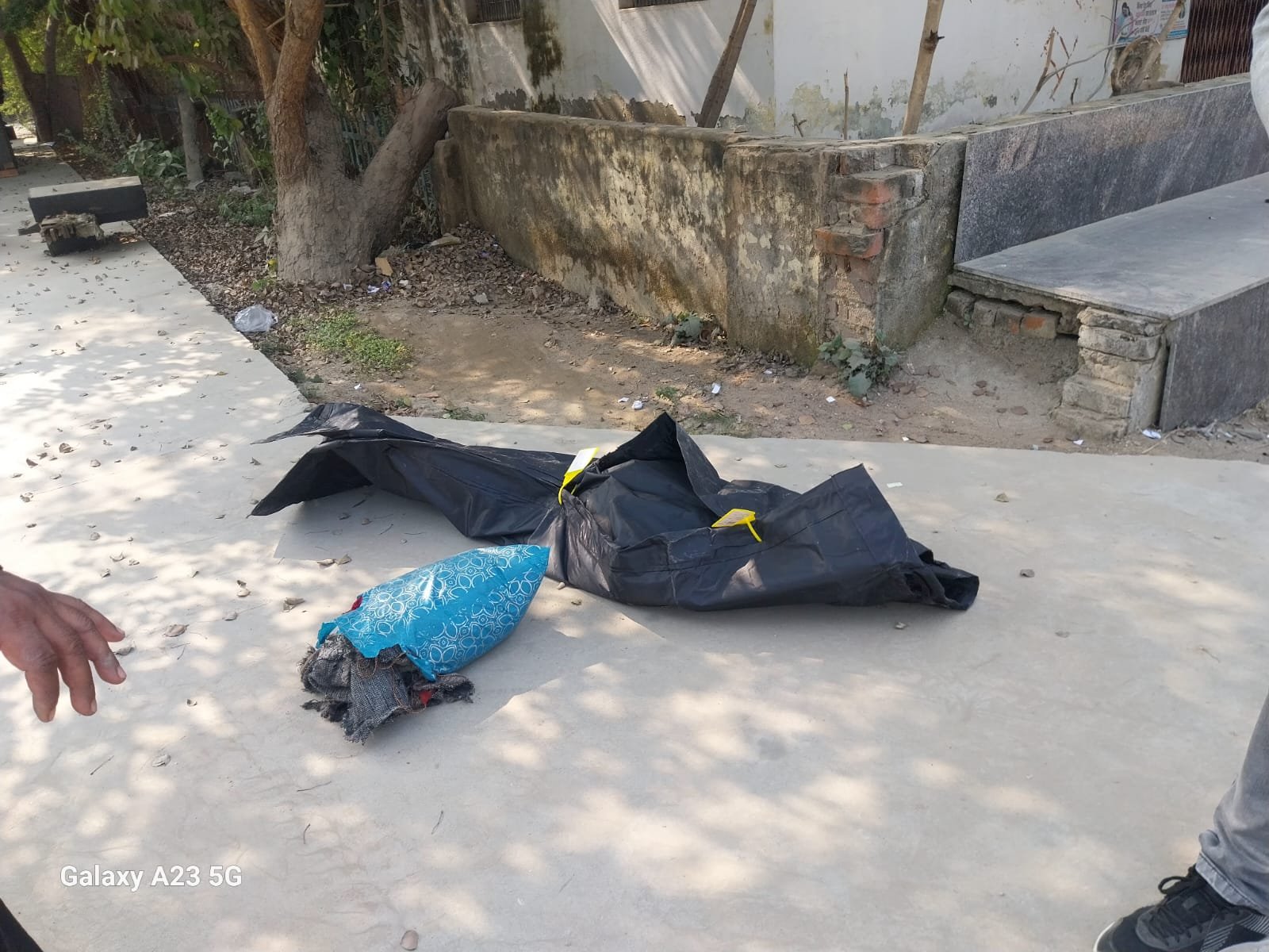 चंदौली में ट्रेन से कटकर अज्ञात महिला की दर्दनाक मौत : पुलिस पहचान में जुटी, शव पोस्टमार्टम के लिए भेजा