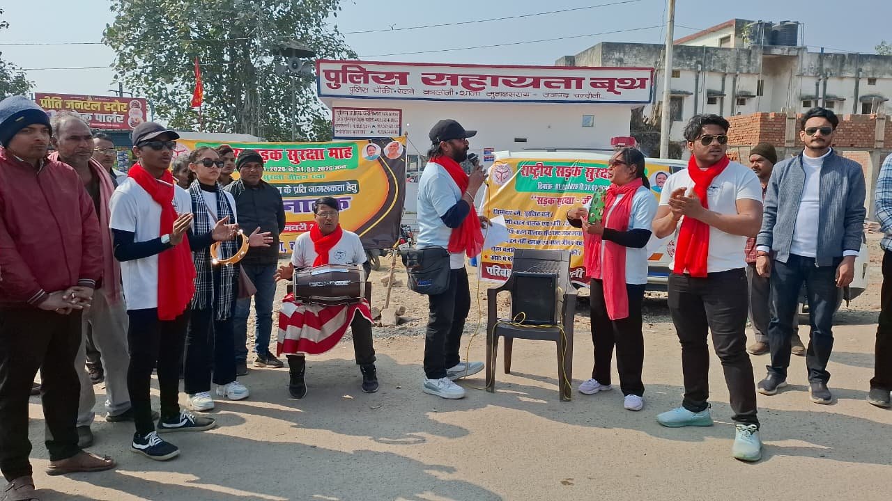 नुक्कड़ नाटक के माध्यम से समझाया यातायात नियमों का महत्व : राष्ट्रीय सड़क सुरक्षा माह के अंतर्गत चकिया तिराहे पर नुक्कड़ नाटक का किया गया आयोजन