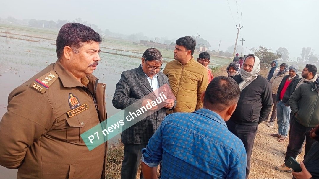 चंदौली के धनेजा गांव में सिंचाई विभाग की लापरवाही से खेतों में भरा पानी : सैकड़ो बीघा फसल हुए जलमंग्न, आक्रोशित किसानों को समझने में जुटे रहे बबुरी थाना प्रभारी