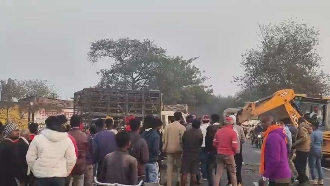 चंदौली में दर्दनाक हादसा : पिकअप वाहन ने बाइक सवार दंपती को टक्कर मारी, पति-पत्नी दोनों की मौत, पिकअप चालक फरार