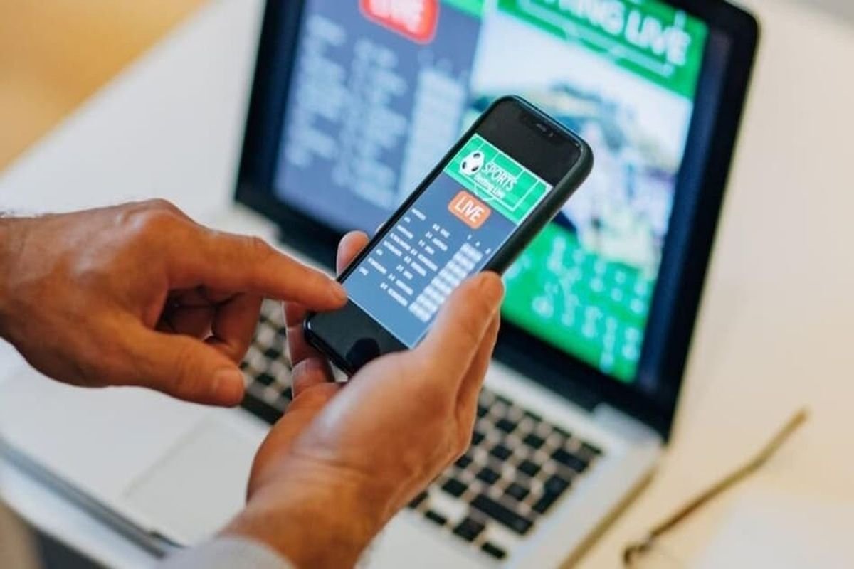 चंदौली क़े सकलडीहा के राम भरोस चढ़े वाराणसी पुलिस के हत्थे : चला रहा था लॉटरी का जुआ… जाने पूरा मामला