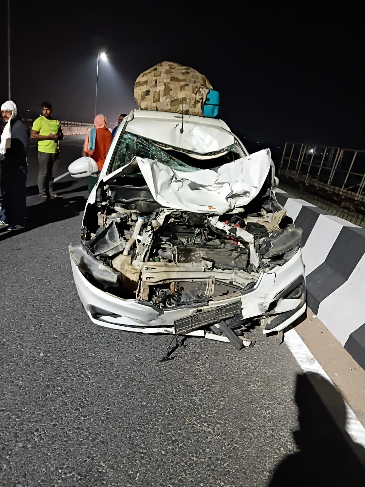 बभनपुरा रिंग रोड़ पर भीषण सड़क हादसा, दो युवकों की मौत, आंध्र प्रदेश के श्रद्धालु काशी दर्शन के बाद मुगलसराय आ रहे थे ट्रेन पकड़ने