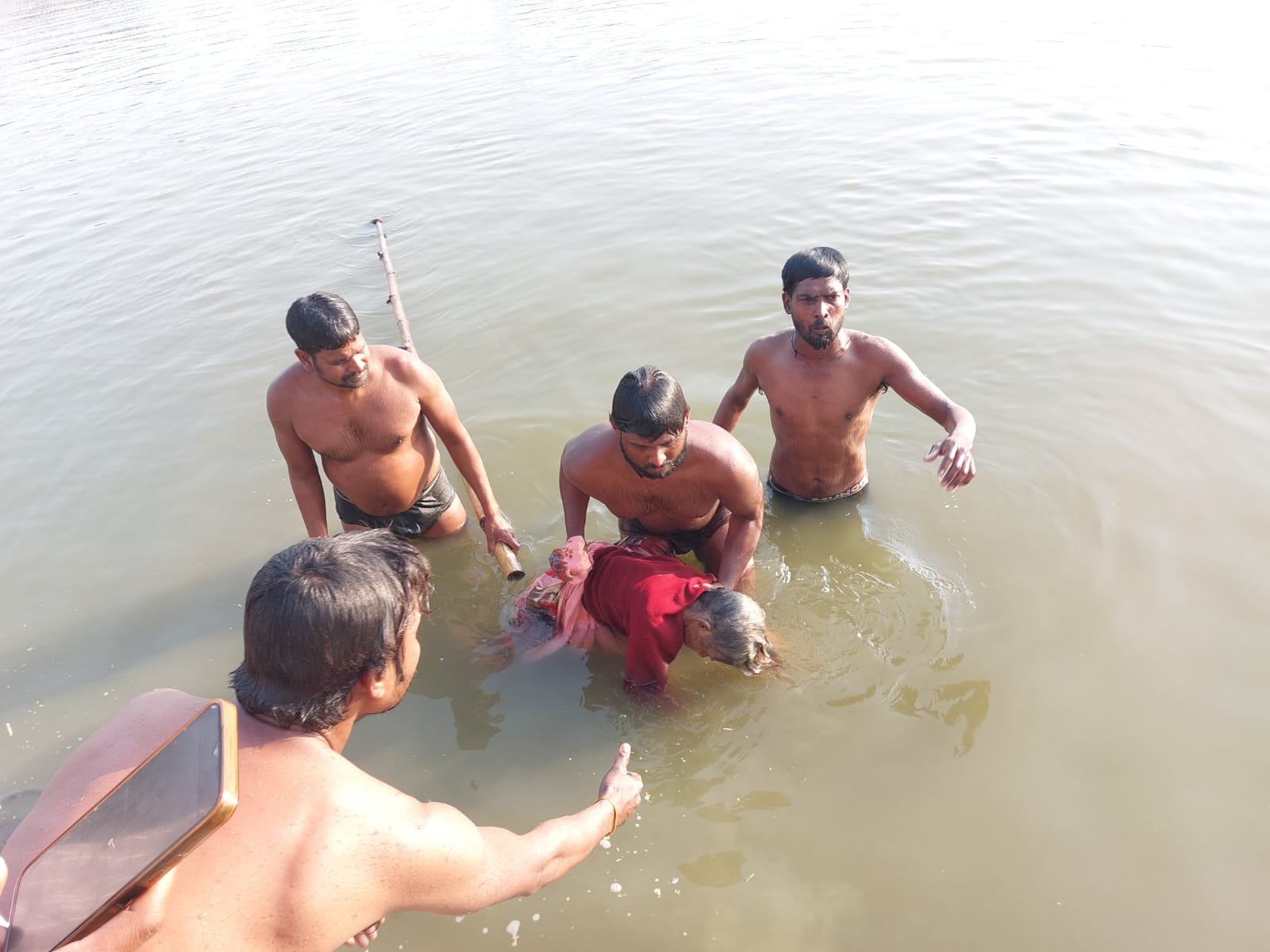 चंदौली में तालाब में डूबने से महिला की मौत: शौच करने के लिए गई थी तालाब किनारे, परिजनों में शोक की लहर