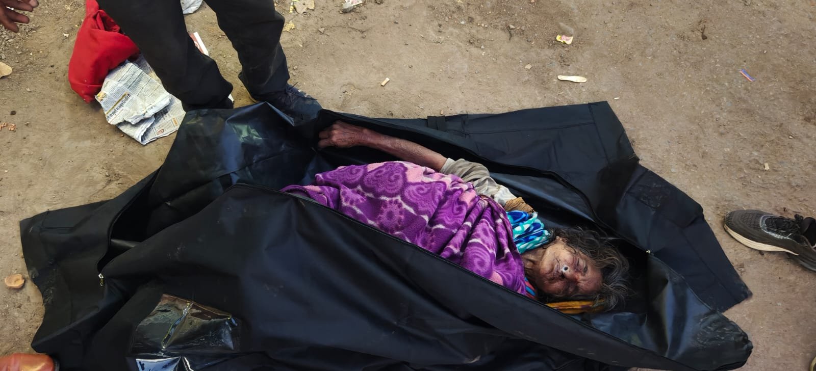 मुग़लसराय क़े डीलक्स शौचालय क़े पास 60 वर्षीय अज्ञात महिला का शव मिला, शिनाख्त की कोशिश जारी