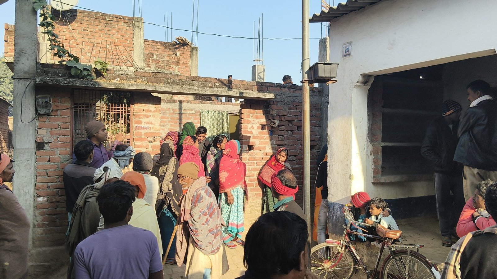 चंदौली से बड़ी खबर: जिससे ढ़ाई साल पहले लव मैरिज की, उसे गला दबाकर मार डाला, पति ने दिया वारदात को अंजाम, आरोपी पति की तलाश में जुटी चकिया पुलिस