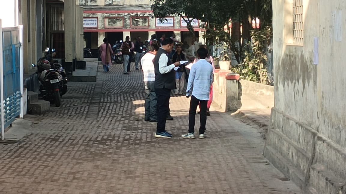 कड़े सुरक्षा इंतजामों के बीच हाईस्कूल–इंटर की बोर्ड परीक्षा शुरू, चंदौली में 63,755 परीक्षार्थी शामिल