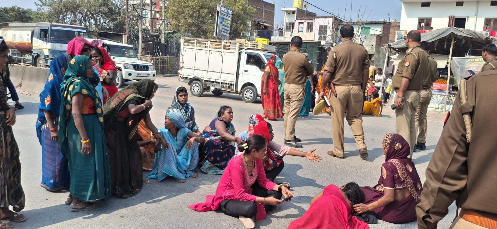 अलीनगर से लापता युवक का चकिया में मिली लाश : परिजनों ने लगाया हत्या का आरोप, सड़क किया जाम, समझाने में जुटी पुलिस