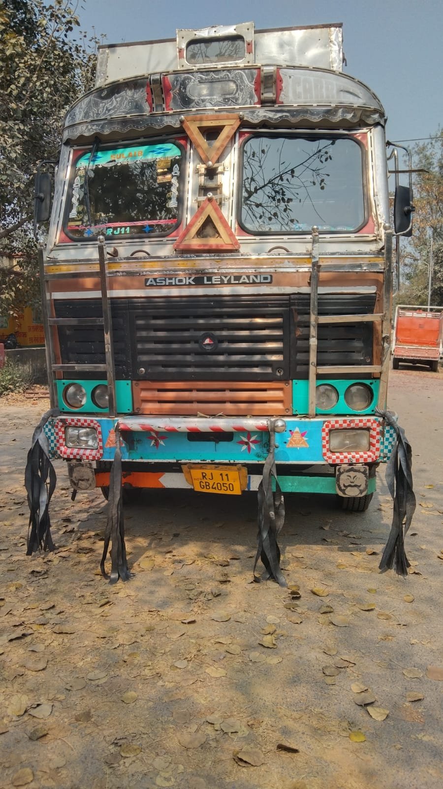 चंदौली स्वाट टीम ने हाईवे पर पकड़ा शराब का जखीरा: 3807 लीटर अंग्रेजी शराब के साथ दो तस्कर गिरफ्तार. सड़े प्याज की बोरियों के नीचे छिपाकर बिहार ले जा रहे थें खेप