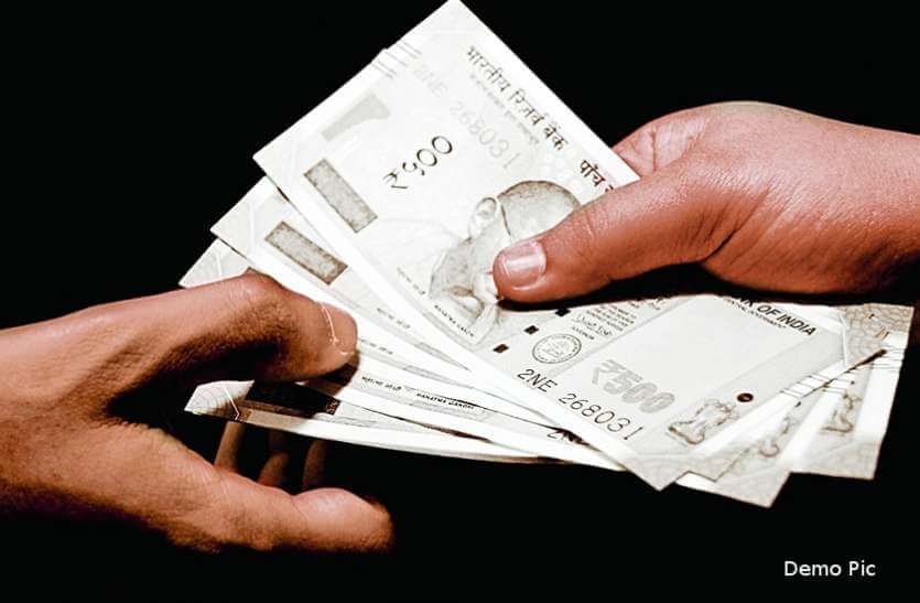 चंदौली से बड़ी खबर: सकलडीहा इलाके से 10 हजार रुपये की घूस लेते लेखपाल और उसक़े निजी साथी को एंटी करप्शन टीम ने दबोचा