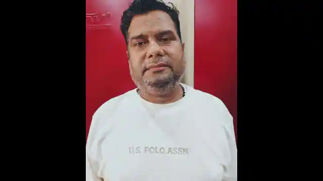 चंदौली में ट्रक चालकों से ‘इंट्री फीस’ वसूलने वाला परिवहन विभाग का सिपाही गिरफ्तार: भेज गया जेल, पढ़े क्या है पूरा मामला