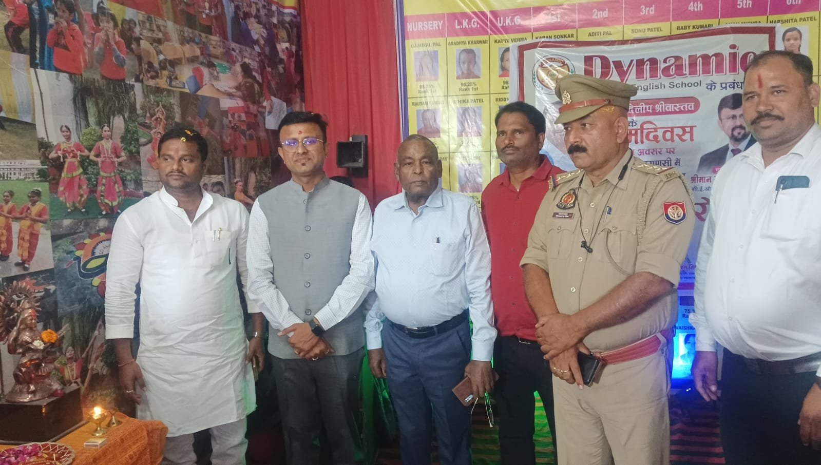 डायनेमिक इंग्लिश स्कूल में सम्मान समारोह का हुआ आयोजन: विद्यालय प्रबंधन को लोगों ने जन्मदिन की बधाई और शुभकामना दी