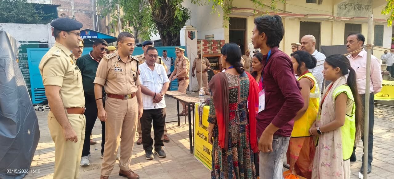 यूपी पुलिस उपनिरीक्षक भर्ती परीक्षा: डीआईजी वैभव कृष्णा का चंदौली के मुगलसराय और बबुरी में औचक निरीक्षण, सुरक्षा व्यवस्थाओं की कड़ी जांच
