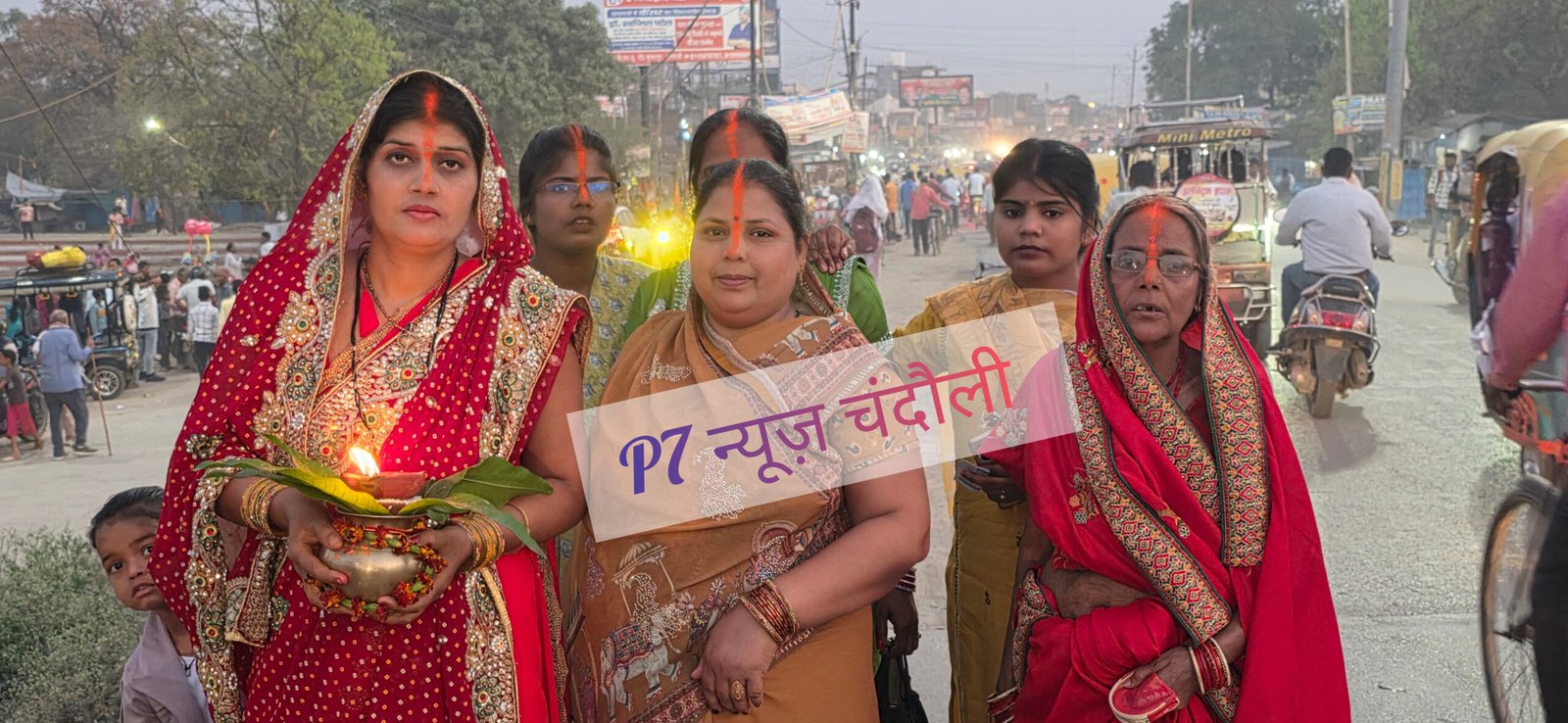 चंदौली के मानसरोवर तालाब पर चैती छठ महापर्व में घाटों पर उमड़ी भीड़: व्रतियों ने डूबते सूर्य को दिया अर्घ्य, स्वजानों की सुख-समृद्धि की कामना