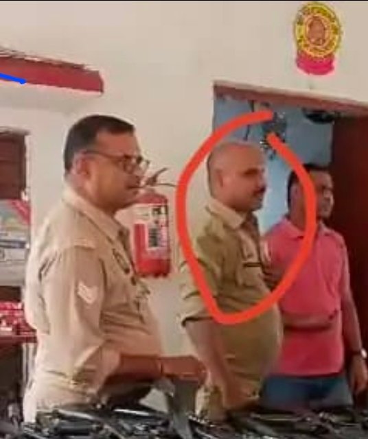 चंदौली में महिला पुलिसकर्मी से बदतमीज करने वाला सिपाही अमित तीन दिन पहले पीआरडी महिला के साथ की थी छेड़खानी, जमकर हुई थी धुनाई, आरोपी सिपाही किया गया निलंबित