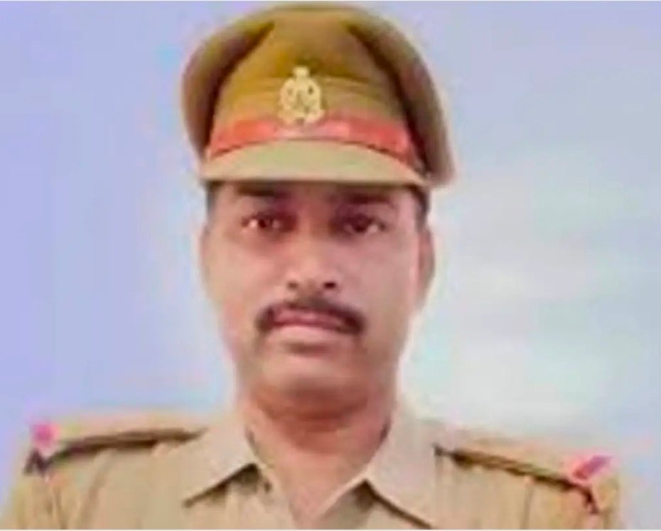 Chandauli News : चंदौली में जुआ मामले में गिरी गाज : संतोष कुमार सिंह हुए लाइन हाजिर, मुगलसराय के नए कोतवाल बने राजेश कुमार सिंह