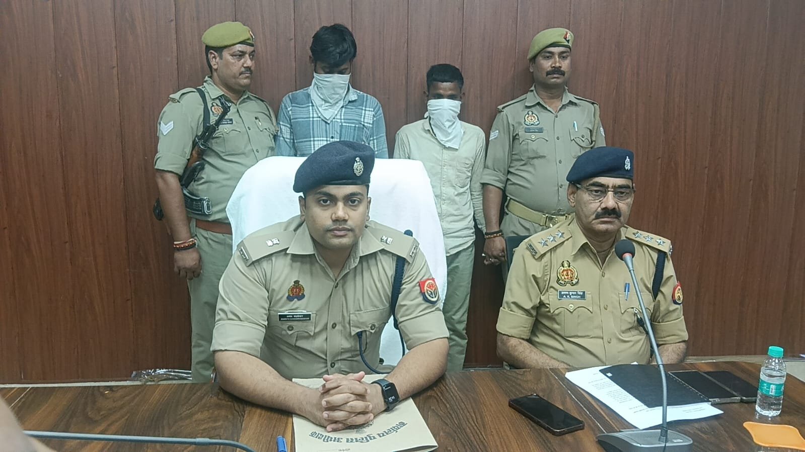 Chandauli News: मुगलसराय पुलिस की बड़ी कार्रवाई: 50 लाख की हेरोइन के साथ दो तस्कर गिरफ्तार, सब्जी के झोले में छिपाकर बाराबंकी से लाई जा रही थी खेप, पड़ाव चौराहे से धराए- P-7 न्यूज पर पढ़े पूरी खबर