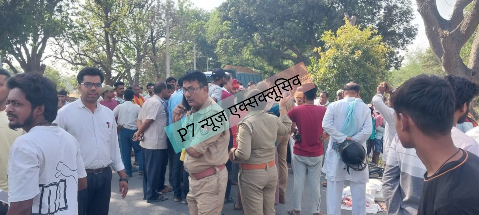 Chandauli News: चंदौली: तेज रफ्तार डंपर का कहर, बुजुर्ग की मौत के बाद उग्र हुए ग्रामीण चकिया–मुगलसराय मार्ग जाम डीएम को मौके पर बुलाने की मांग