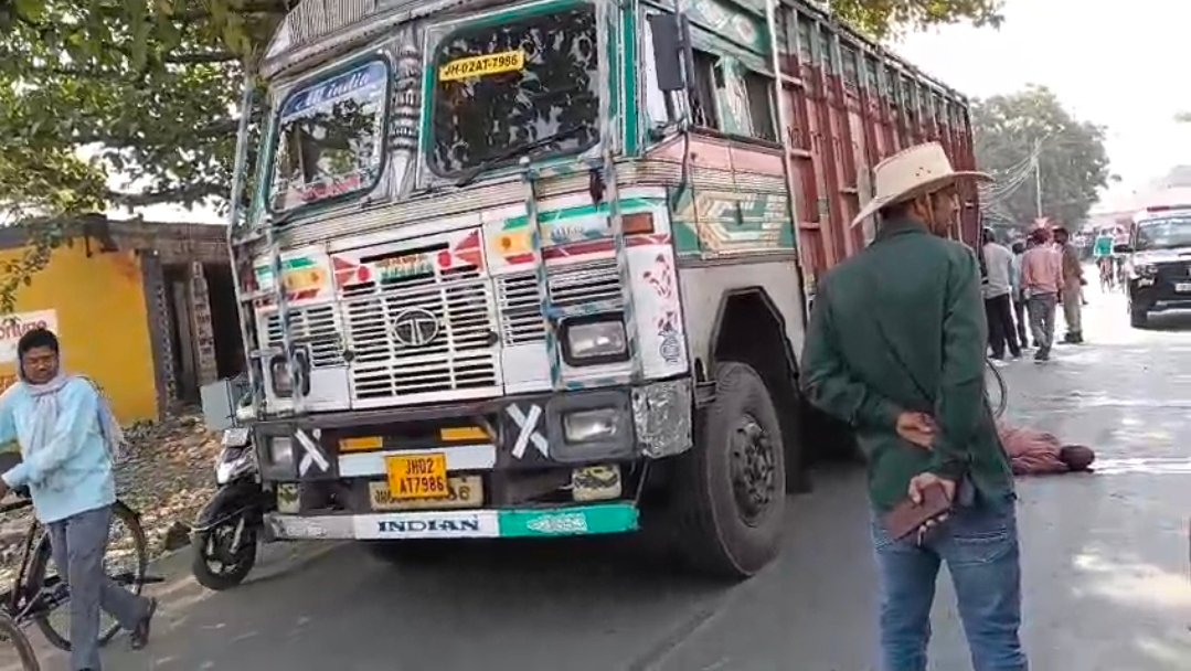 Chandauli News: चंदौली के कटरिया में ट्रक से कुचलकर साइकिल सवार वृद्ध की मौत: ट्रक छोड़ चालक हुआ फरार, सूचना मिलते ही परिजनों में मचा कोहराम