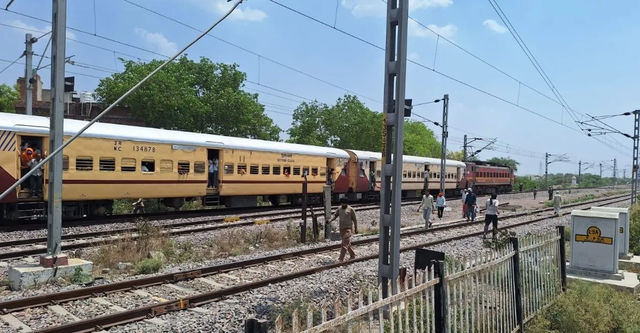 Chandauli News: चंदौली के तारापुर के पास ट्रेन की चपेट में आने से 33 वर्षीय अज्ञात युवक की मौत, पहचान में जुटी पुलिस