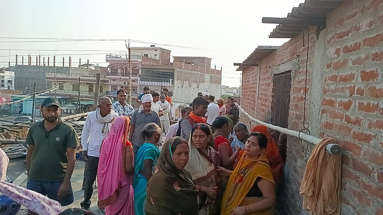 Chandauli News: चंदौली में संदिग्ध हाल में छात्र ने कमरे में फंदे से लटककर दी जान: परिजनों में मचा को कोहराम