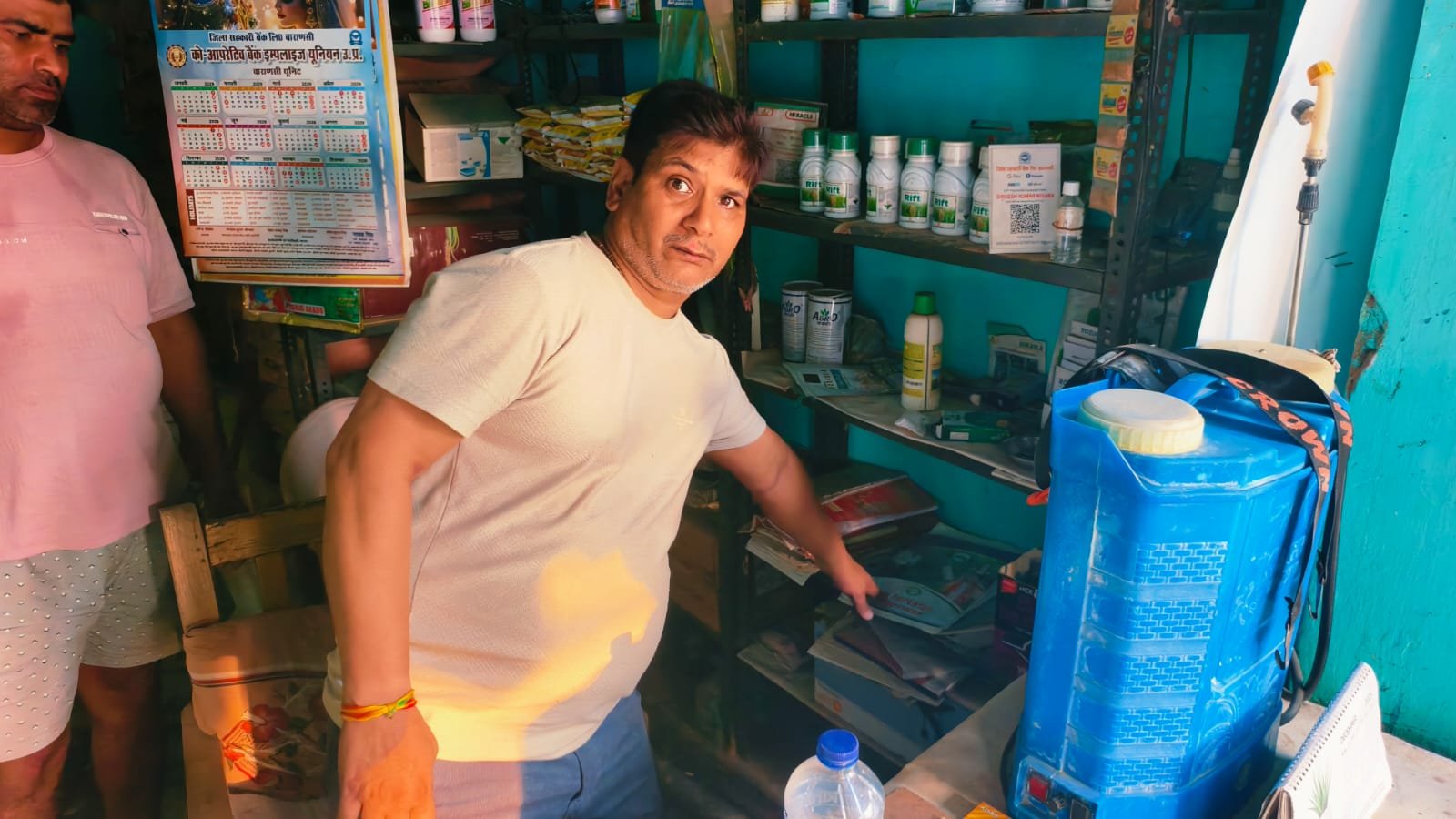 धानापुर में दिनदहाड़े खाद की दुकान में घुसे चोर: गायब किये 50 हज़ार रुपये, शटर गिराकर भोजन करने गया था दुकानदार