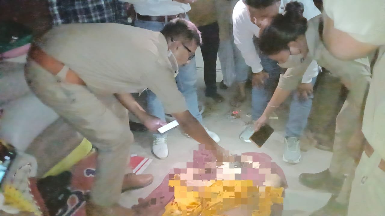 Chandauli News: चंदौली में विवाहिता ने फांसी लगा कर दी जानः घरेलू कलह से ऊबकर उठाया आत्मघाती कदम, पुलिस जांच में जुटी