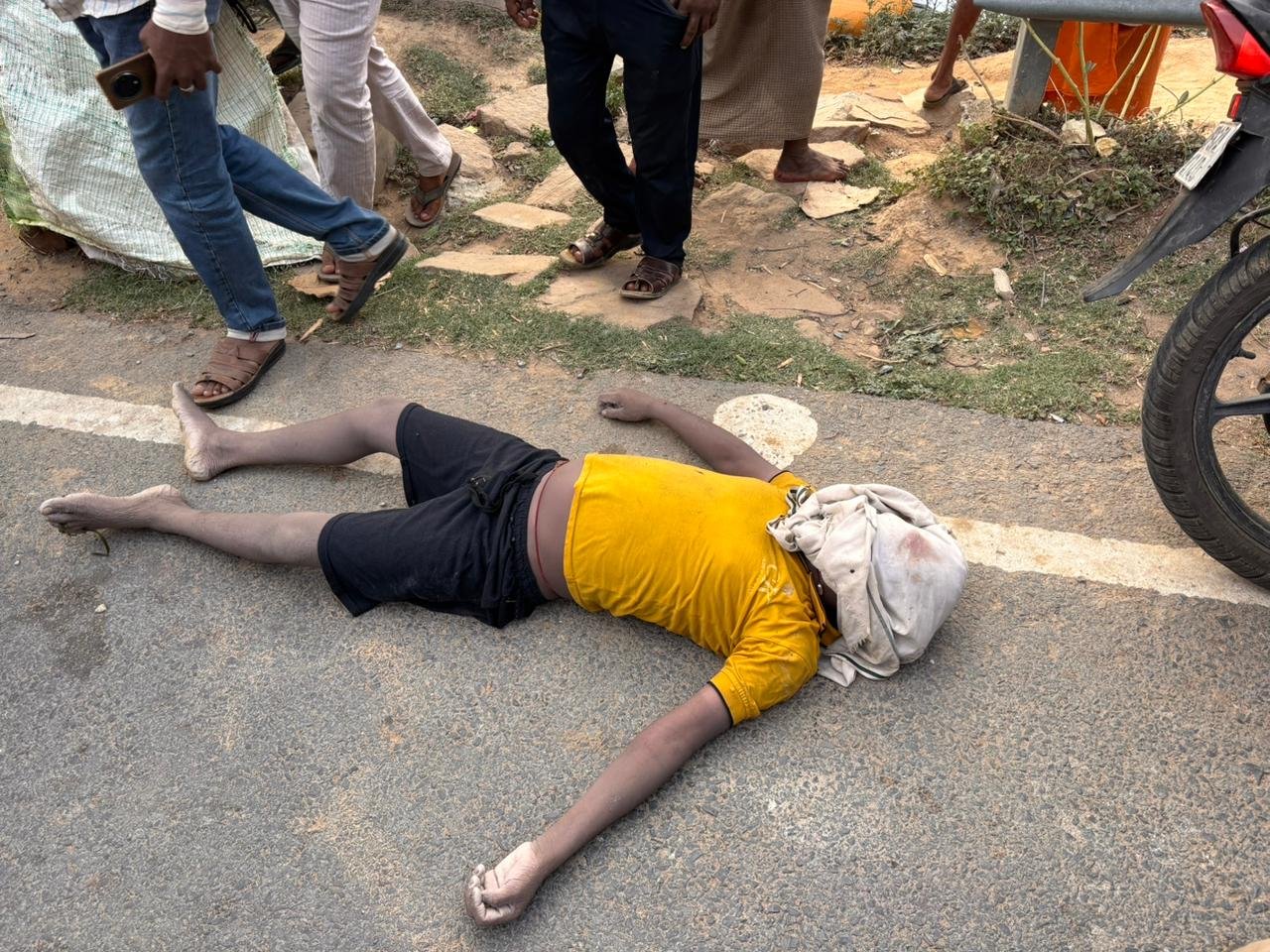 चंदौली के कर्मनाशा नदी किनारे मिला किशोर का शव: क्षेत्र में सनसनी, दो दिनों से किशोर था लापता