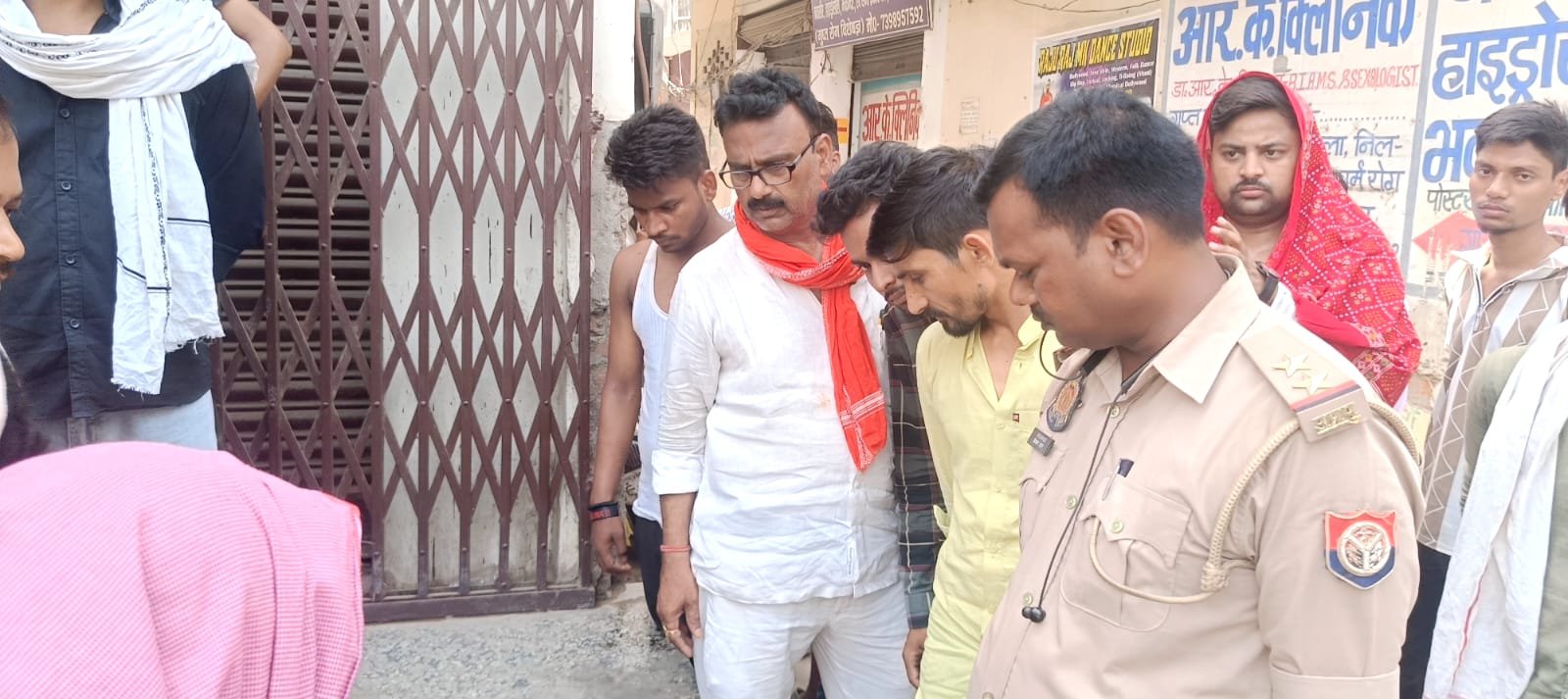 Chandauli News: शर्मनाक: नाले में पड़ा मिला नवजात बच्चे का शव, मचा हड़कंप, पुलिस जांच में जुटी